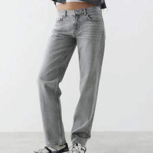 Super snygga grå jeans från Gina tricot🪩