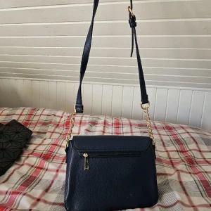 Blå väska  - Fin väska för sommaren  