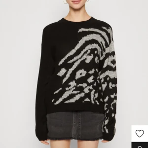 Unik tröja - En superfin unik stickad tröja som inte längre säljs, den är aldrig använd och därav i toppskick. Skriv vid funderingar🥰