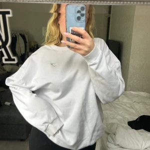 !!SELLOUT!! oversized crewneck - säljer denna overzised crewneck från gymshark! storlek M