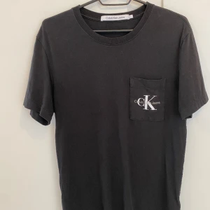 Calvin Klein T-Shirt - Storlek M, i bra skick