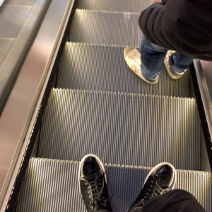 Lanvin cap toe - Säljer dessa i befintligt skick då jag ska köpa nya skor. Bra omhändertaget. Inget og tillkommer. Uk 10 motsvarar strl 44 EU 