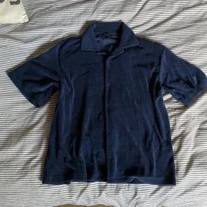 Piké  - Piké från Jack and Jones. Storlek small men  passar även M. Skick 9/10. Hör av dig vid intresse 