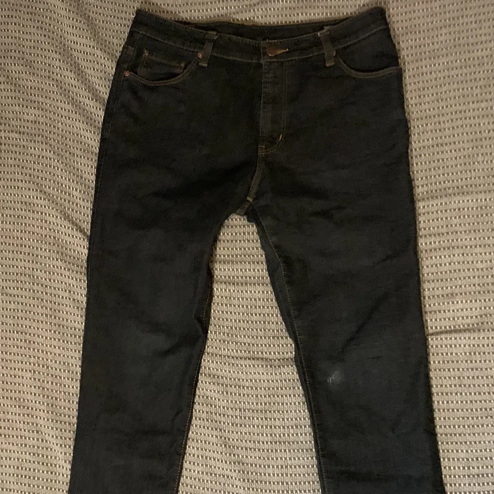 Hara jeans i storlek 31/32 i fint skick. Jeans & Byxor.