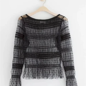 Långärmad topp i mesh  - Jättefin blus från Lindex, Slut i alla storlekar. Endast testad på, Helt ny🤍