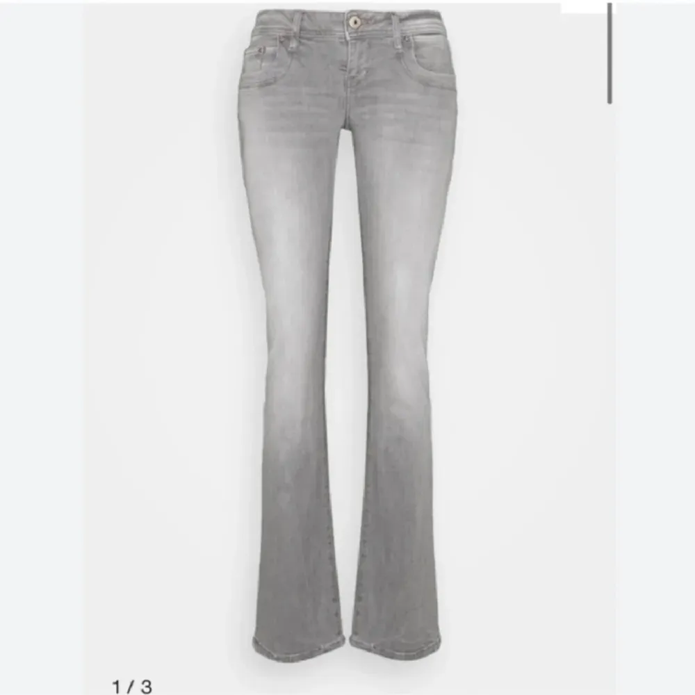 Säljer dom här så snygga Ltb jeansen!! 💞 skicka gärna prisförslag❤️ klicka inte köp nu🥰. Jeans & Byxor.
