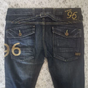 G STAR RAW JEANS - Skitsnygga g star raw jeans som ja köpt från sellpy men ångrar mitt köp🥂 aldrig använd av mig😋straight modell men den sitter lite som bootcut