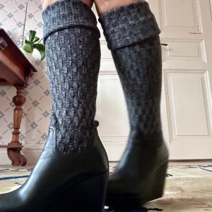 Stovlar  - Stovlar st 38 klackskor 10 cm , dem är nästan nya ! 