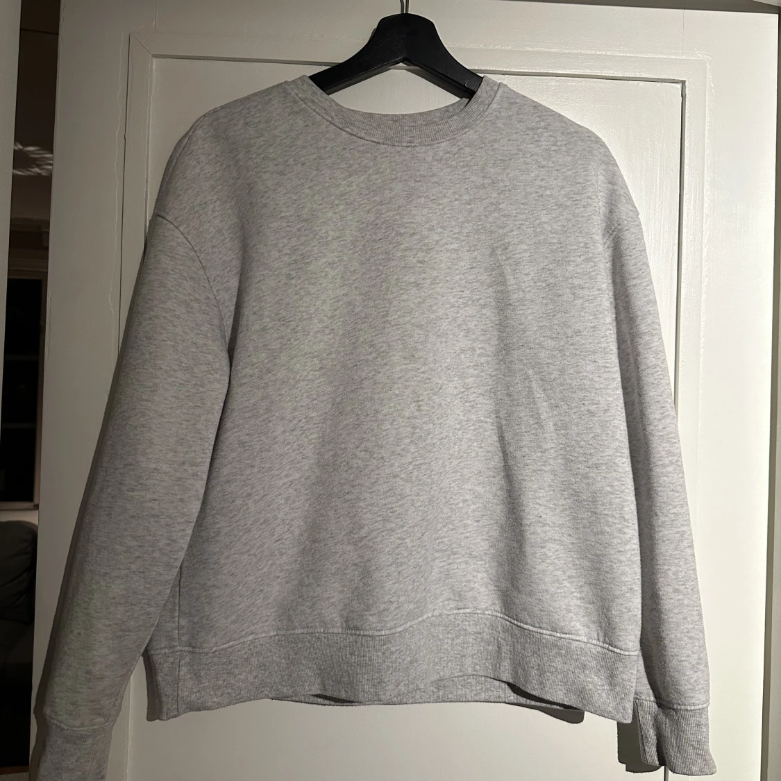 Grå sweatshirt