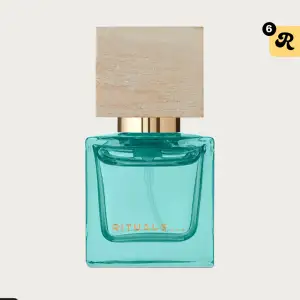 säljer denna parfymen från rituals i doften soleil d’or 🩵