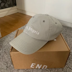Palm angels keps - Skick 9,5/10 använts ca 10 gånger  NO SIZE / passar alla  