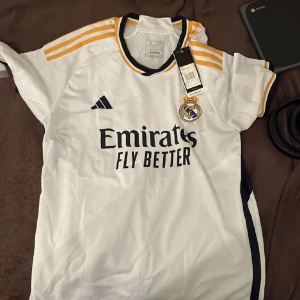 Real Madrid  - Real Madrid hemmaställ, pris kan sänkas vid snabb affär. 