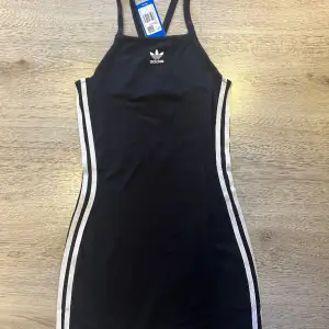 Adidas dress  Storlek XS Färg svart 