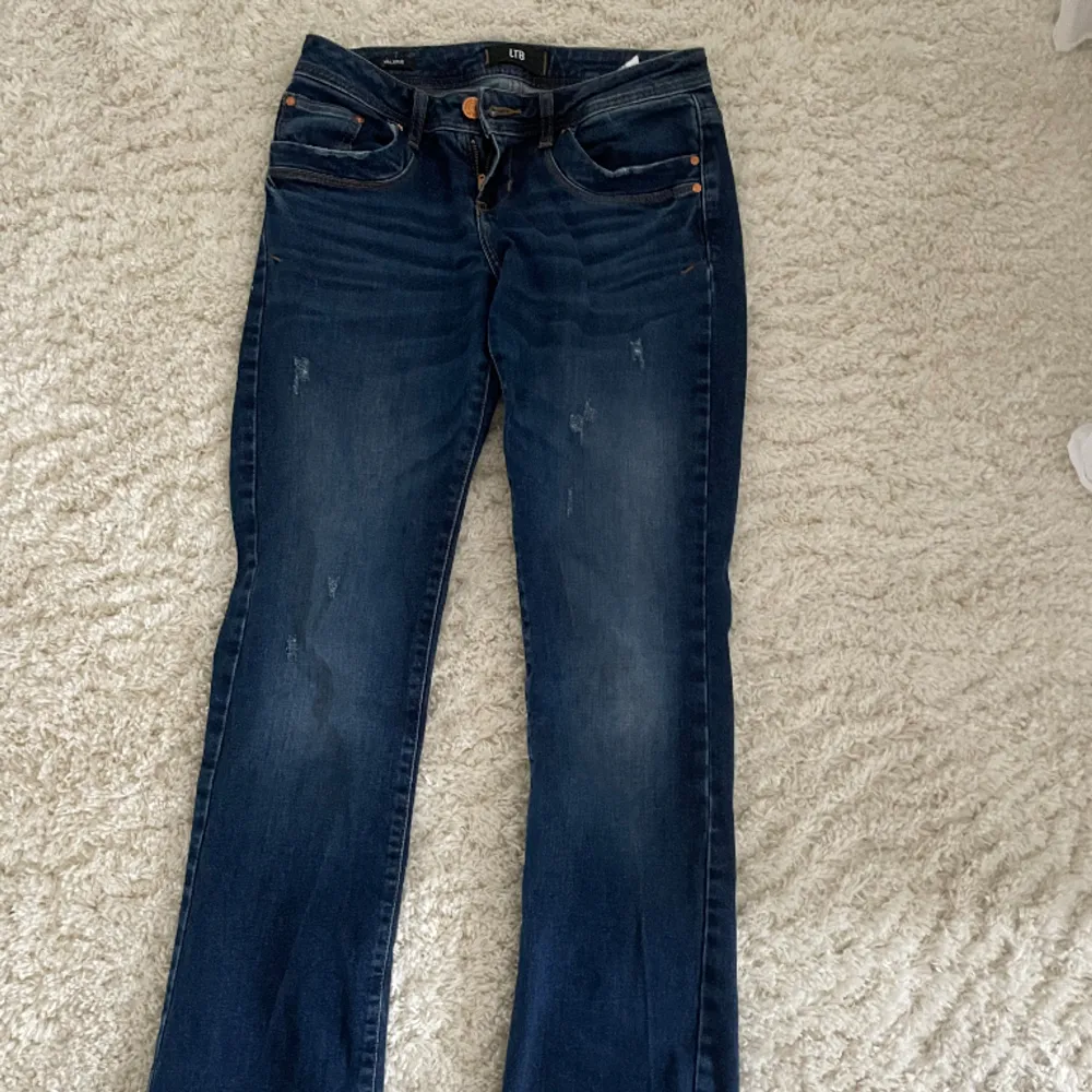 Säljer nu mina fina Ltb jeans för dom kommer tyvärr inte till användning så dom är i fint skick!💗pris kan diskuteras!. Jeans & Byxor.
