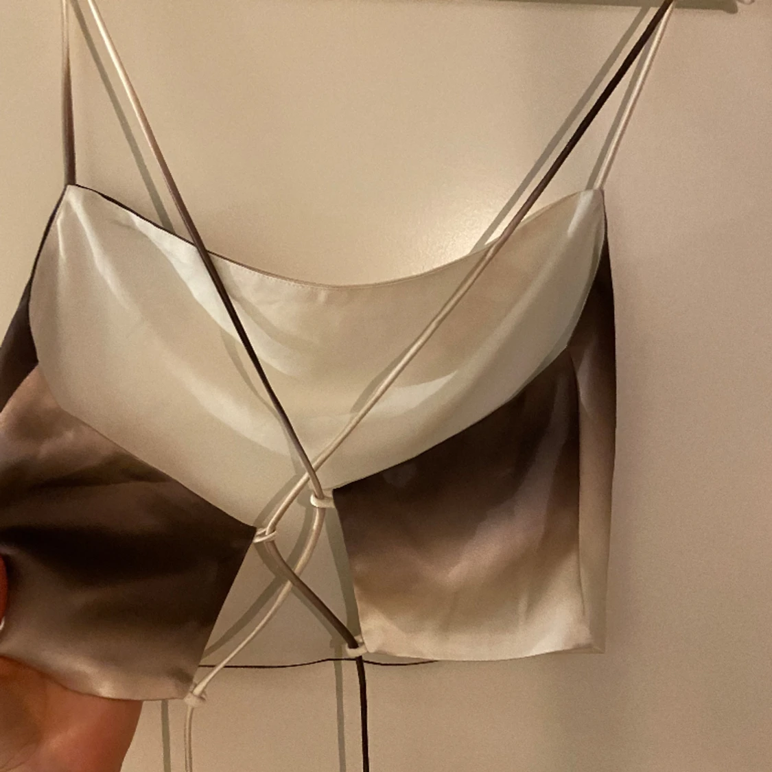 Crèmevit/brun kort topp med snörning i ryggen  - 91