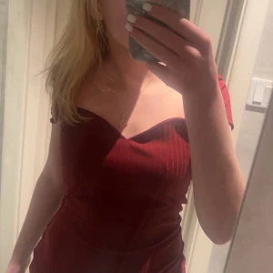 t-shirt  - Jättefin t-shirt från Anna Field, köpt på Zalando 💗 Har aldrig använt den och är köpt i höstas, skriv för mer info eller bilder!