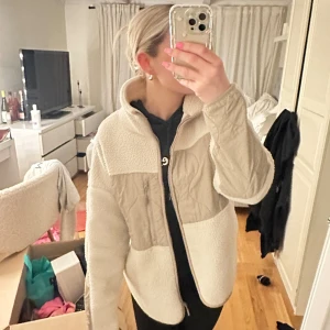 Teddy jacka Cubus  - Håller på att flytta säljer denna tunna Teddy jacka ifrån Cubus 