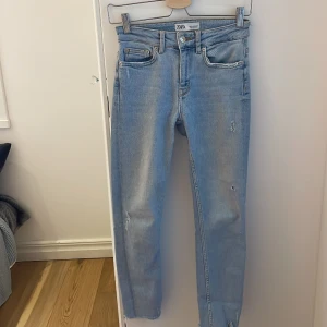 Zara jeans lågmidjade - Fina zara jeans lågmidjade säljer pga de blivit för små. 