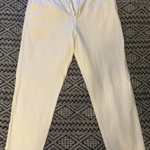 Selected Homme Linnebyxor - Storlek: L (sitter som 32/32) Nästan nyskick 9,5/10 Använda en sommar (2023) säljer då jag köpt nya till denna sommar! Nypris: 799