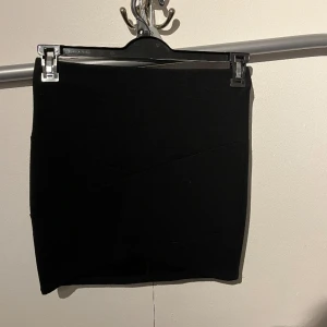 Kjol - Nyskick. Passar en S bra