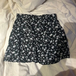 Kjol - Fin kjol från BikBok. 🤍