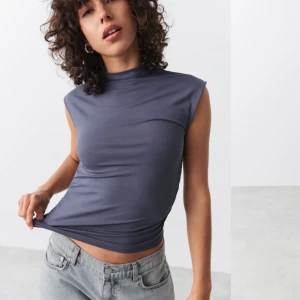 Topp🫶🏽 - Topp från Ginatricot i fint skick⚡️ Marinblå/grå