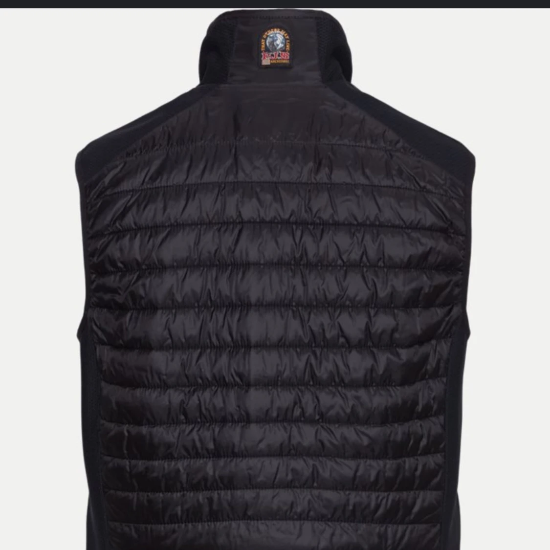 Säljer äkta parajumer väst storlek S - 91