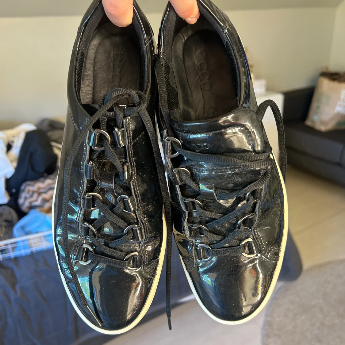 Glansiga skor - 90