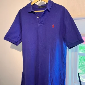 Ralph Lauren Piké  - Ralph Lauren Piké | Skick: 8/10 | Nypris ca 1300 | Storlek: L | Dm vid frågor och funderingar | 🍾