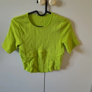 neongrön magtröja - jättefin tröja till sommarn♥️♥️♥️♥️ Använd 1 gång. 
