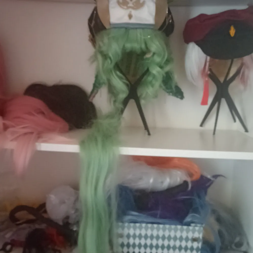 THE HAT AND EARS AREN'T INCLUDED!!!! I can sell the ears with for a extra 100kr but I dont think I will sell them. I will brush it out dw  . Övrigt.