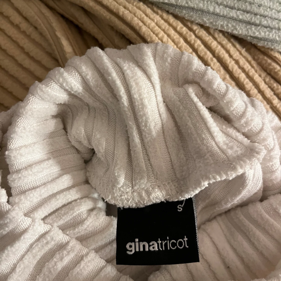 Höghalsade toppar 👚 - 90