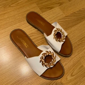 Sandaler  - Dam sandaler i väldigt bra skick   Storlek 37 