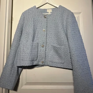 tweed jacka  - säljer denna tweed jacka använd 1-2 gånger men annars inte fått användning för den. 