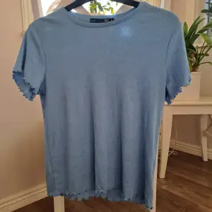 Ljusblå T-shirt från Lager 157 strl M. Inga defekter 💗