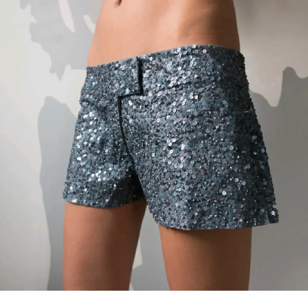 Säljer dessa skit snygga glitter shorts, perfekt till sommaren💕. Shorts.