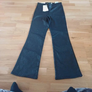 Byxor med glitter i  - Nytt med lappar kvar 