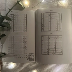 Ångestbok - Hej!  Vi är ett UF-företag som har skapat en aktivitetsbok speciellt utformad för personer med psykisk ohälsa. Tanken är att den ska förebygga och lindra ångest. Boken är i A5 storlek och innehåller totalt 34 aktiviteter, men också uppmuntrande ord💕