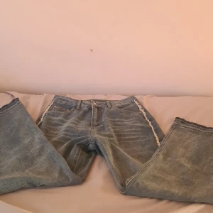 Byxor - Baggy jeans vet ej var dom är i från, pris går att diskutera 