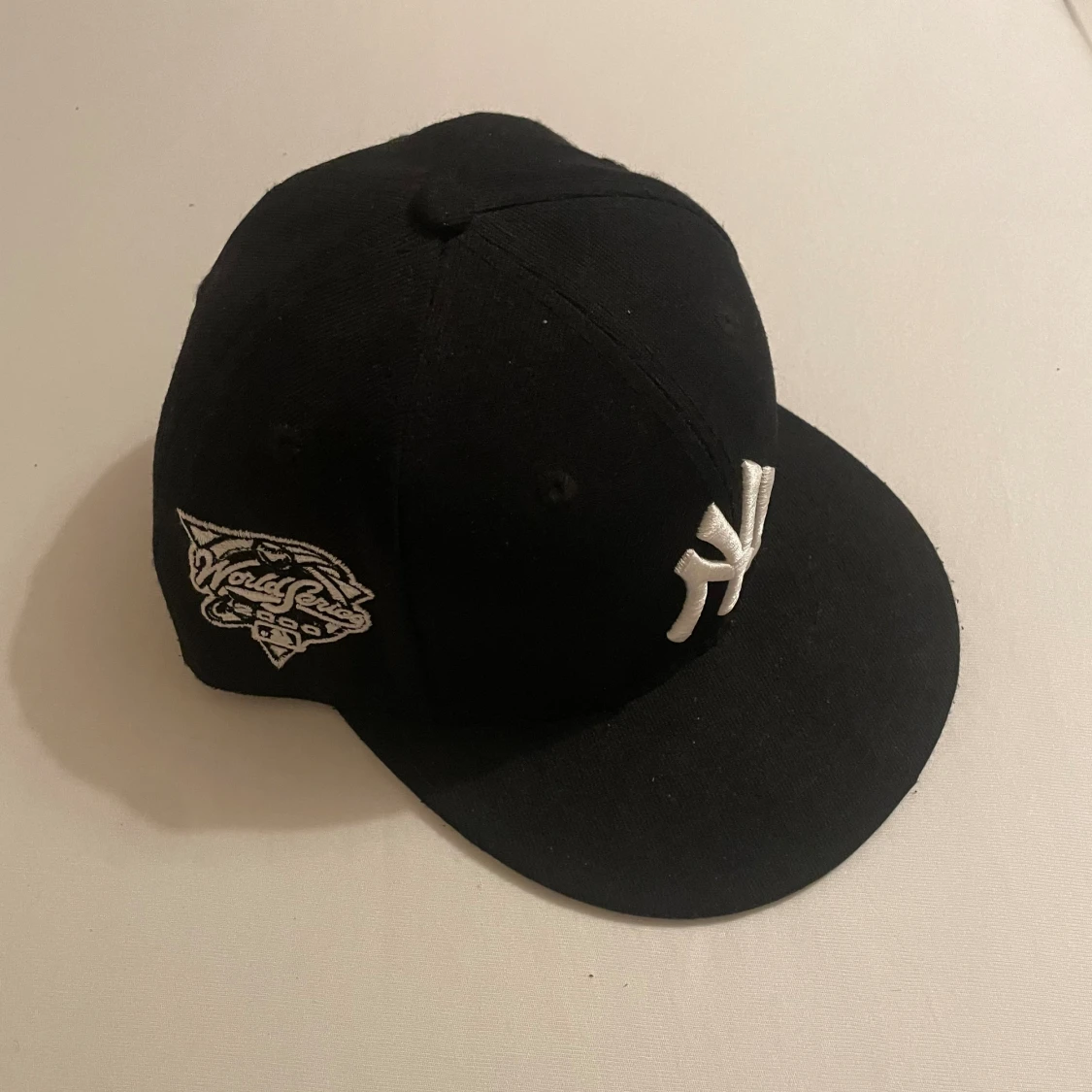 NY Yankees Black Fitted - New Era Keps