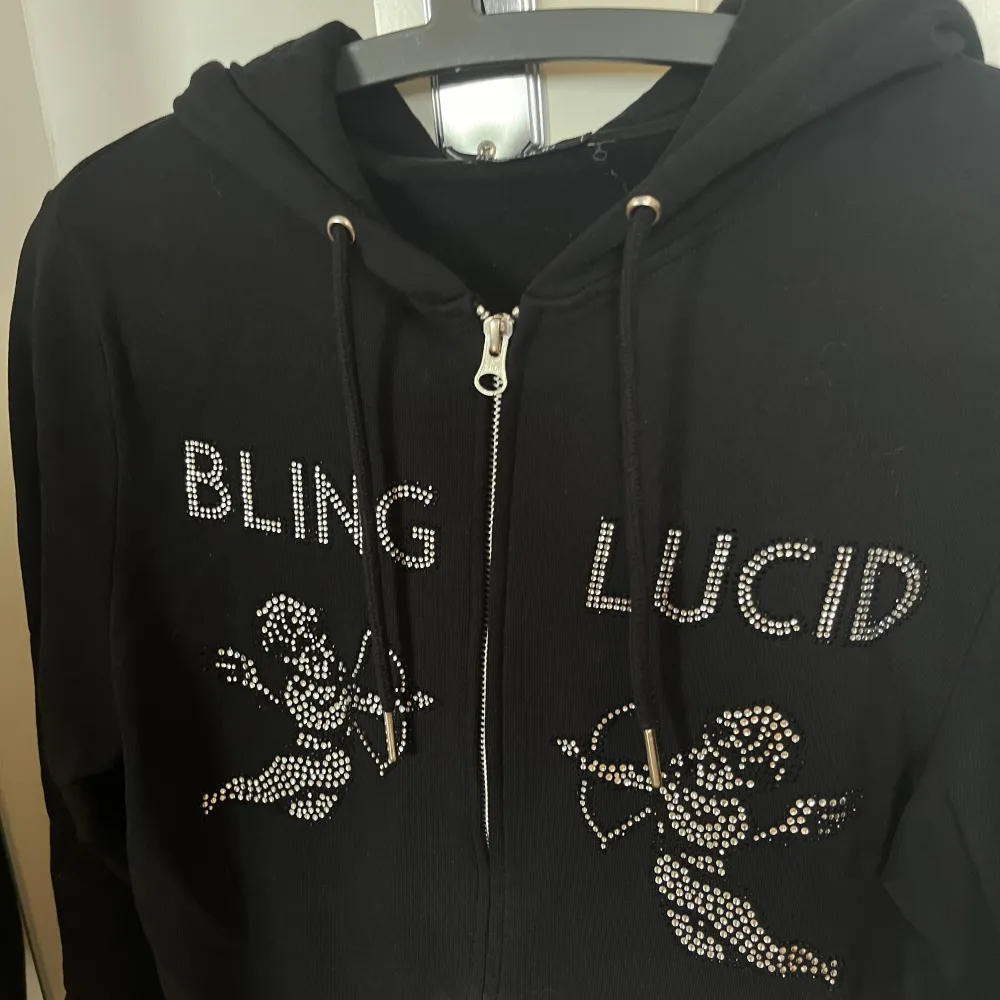 Bling lucid hoodie i storlek XS. Väldigt bra skick.. Hoodies.