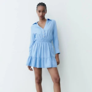 Skjortklänning  - Kort klänning från zara. Aldrig använd, har prislapp kvar, köptes förra sommaren. Storlek M men passar S med. 