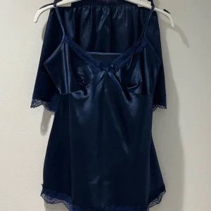 Satinpyjamas  - Så sjukt snygg men säljer då den aldrig kommit till användning💕💕 