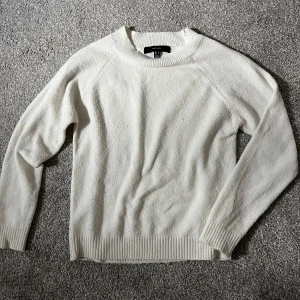 Stickad tröja - Populär tröja från Vero Moda❣️nypris 299kr