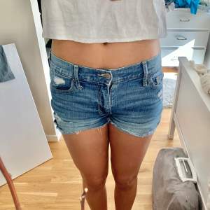 Super fina shorts! Det står att de är högmidjade på lappen men de sitter lågmidjat på mig. 💓💓