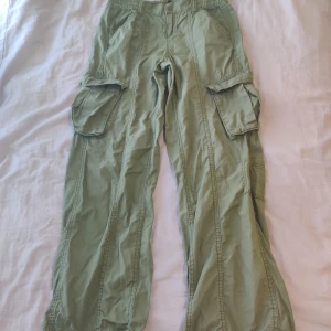 Cargo pants - Cargo pants köpta på h&m. Säljer då de har blivit för små. Är i bra skick!☺️