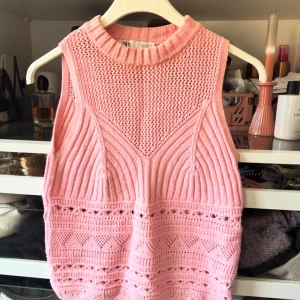 Rosa topp - Rosa stickad topp i storlek M från Zara