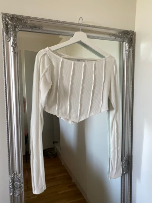 Vit tröja från Hanna Schönberg - Vit tröja från Hanna Schönbergs kollektion med Nakd 