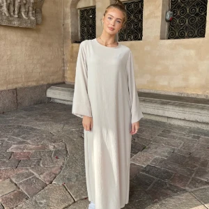 Abaya - Säljer även denna abaya jag köpt från Maria. Den är i storlek 58. Helt ny och jätte snygg