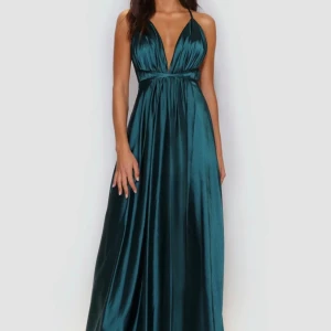 Balklänning  - Nypris 2500kr.   Från ivory field. Använd en gång, är i superbra skick. 